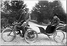 Camille Saint-Saëns
en un Taxi-Bicicleta