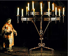        Cada Tenebrario de 13 velas
    es una donación de un particular 
  para iluminar la Catedral de Valladolid  
       en los grandes conciertos de 
          MÚSICA en la CATEDRAL