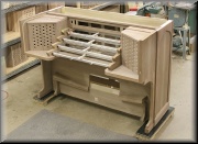  creando la consola del Órgano, 
usando madera de roble macizo