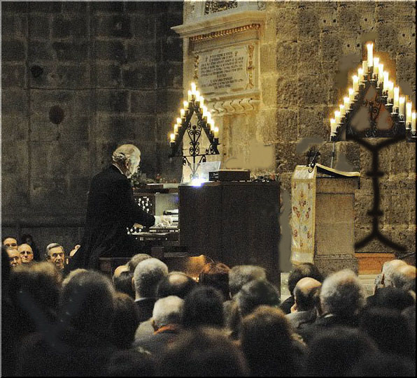                   "M&uacute;sica en la Catedral"
          Gran Concierto de Navidad 2009
con Pilar Cabrera, El&iacute;as Mart&iacute;nez y M.Reckling.