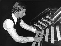         PALACIO NACIONAL DE MONTJUICH  
  Concierto de M.Reckling a los 27 a&ntilde;os (1971)  